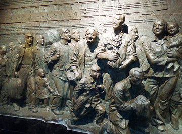 三峡移民雕塑