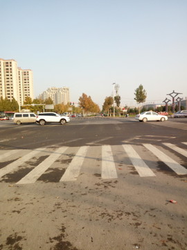 蓝天下的道路