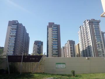 蓝天下的城市