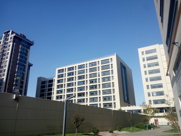 蓝天下的城市