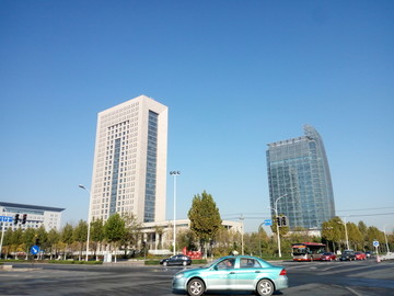 蓝天下的城市