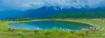 玉龙雪山途中的珍珠湖