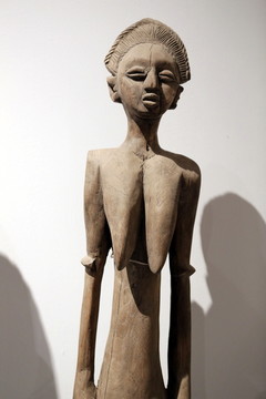 非洲木雕长乳妇女