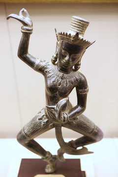 柬埔寨青铜女佛像