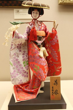 日本赠和服女人偶