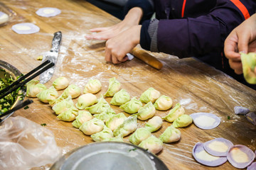 擀饺子皮