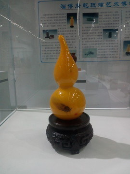 黄色陶瓷瓶