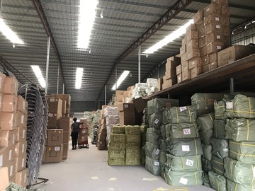 仓库货物装柜海港