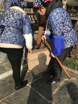 传统老手艺冲芝麻粉