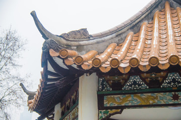 中式琉璃瓦屋檐