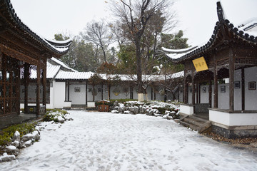 古代庭院雪景