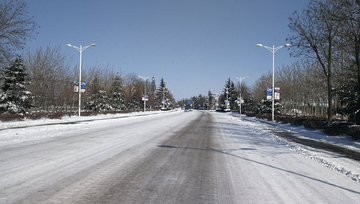 雪中的国道 国道 公路 城市