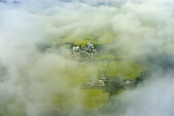 云雾里的山村