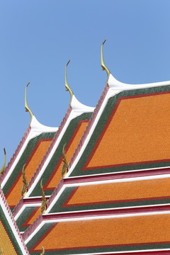 泰国黄色琉璃瓦龙顶