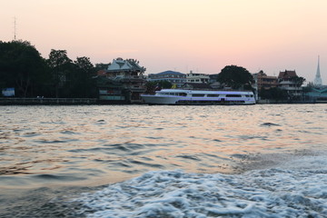 湄南河岸游轮
