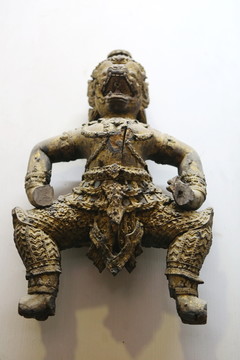 泰国古代鹰人雕像