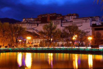 西藏拉萨布达拉宫夜景