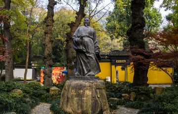 天平山 范仲淹雕像