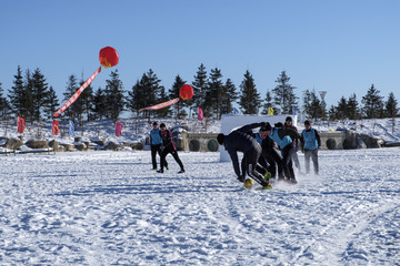 雪地足球比赛