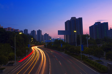 城市夜景 车灯轨迹