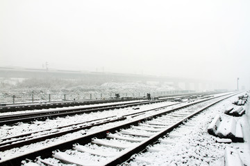 雪中铁轨
