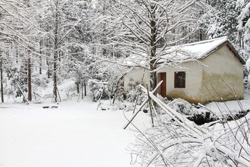 雪中小屋