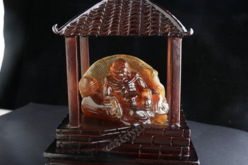 缅甸琥珀雕件