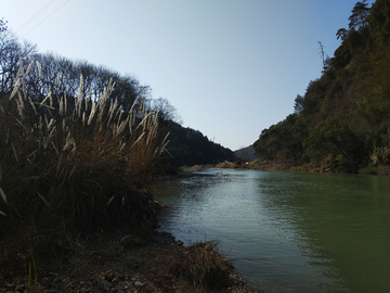 冬天河畔风景