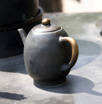 铜雕茶壶
