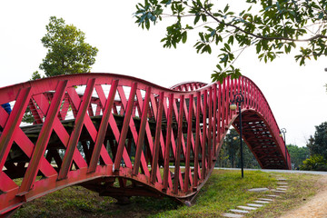 红色铁桥
