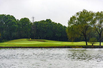 河边高尔夫球场