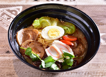 拉面 面条 骨汤面 糖心蛋