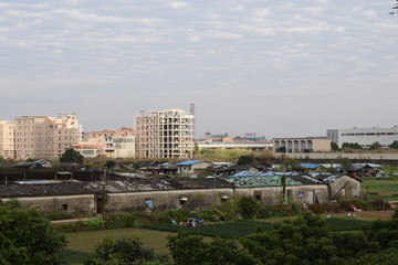 城市建筑和老农村