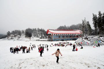 露天滑冰场 冷水镇滑冰场