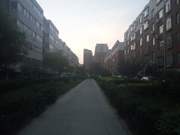 小区早晨