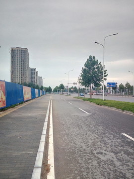 蓝天下的道路