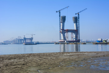 建设中的长江大桥