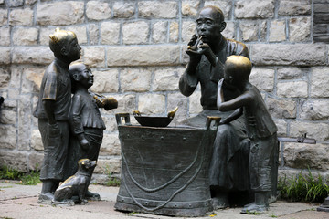 大明湖铜像雕塑