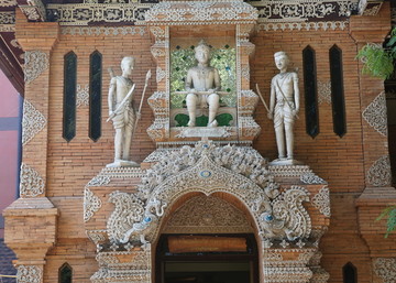 清曼寺的古代武士雕像