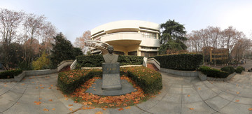 河海大学严凯院士雕塑全景