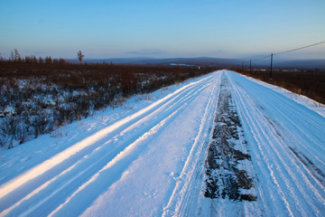 冬季积雪的公路