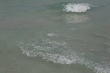 清澈的海水水和浪花