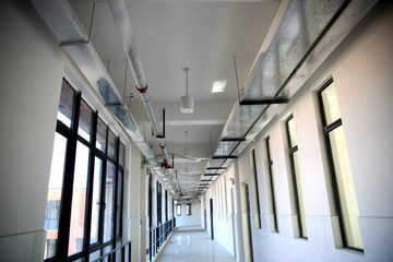教学楼走廊顶部