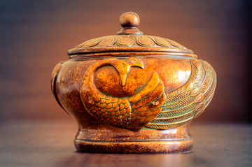 凤凰纹铜罐