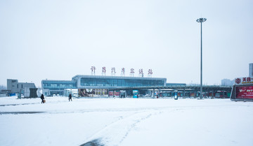 雪天的许昌汽车站