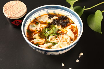酸汤水饺
