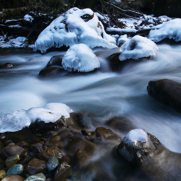 川西冰雪溪流小景