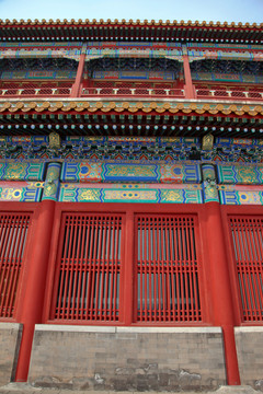 北京故宫建筑彩绘 红漆木窗