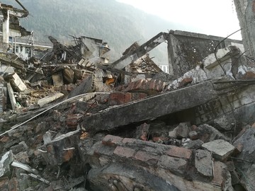 512地震中倒塌的建筑