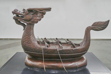 赛龙舟雕塑
